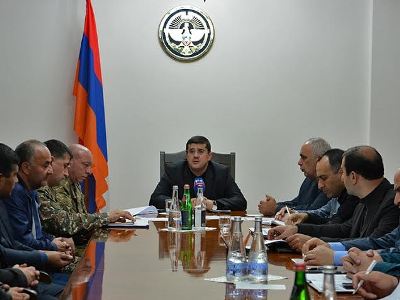 Премьер-министр НКР провел рабочее совещание