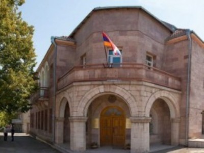 Логика карабахского урегулирования требует восстановления переговоров в трехстороннем формате – МИД НКР