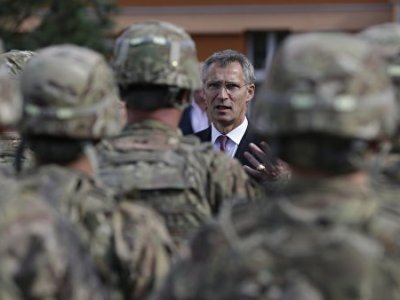 НАТО может разместить батальоны в странах Балтии – Столтенберг