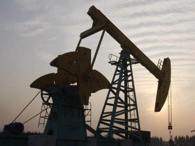 Доходы ИГ от добычи нефти сократились вдвое – Уоррен