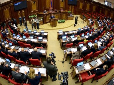 Парламент Армении в понедельник проведет внеочередное заседание