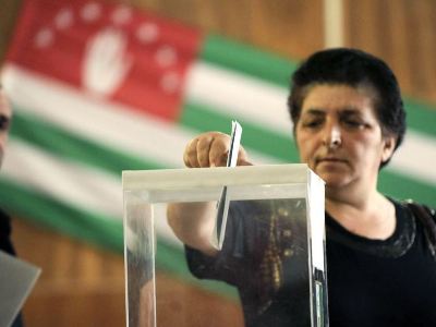 Власти и оппозиция Абхазии совместными усилиями сорвали референдум о досрочных выборах президента