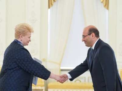 Грибаускайте: Литва выступает за исключительно мирное урегулирование карабахского конфликта