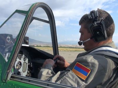В авиационной эскадрилье ВС Армении прошли учебно-спортивные полеты