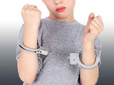 В Израиле принят закон, позволяющий сажать в тюрьму детей до 14 лет