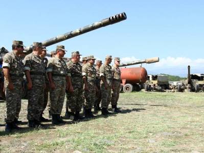 В Армии обороны НКР прошли командные сборы В Армии обороны НКР прошли командные сборы