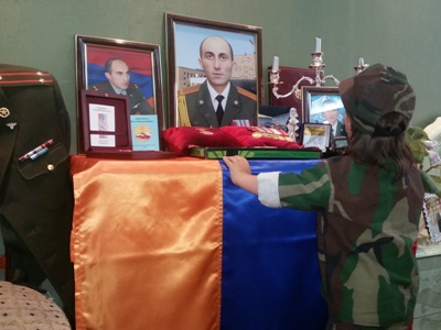 Геройски погибшему в апрельской войне подполковнику Аракеляну исполнилось бы 34 года Геройски погибшему в апрельской войне подполковнику Аракеляну исполнилось бы 34 года