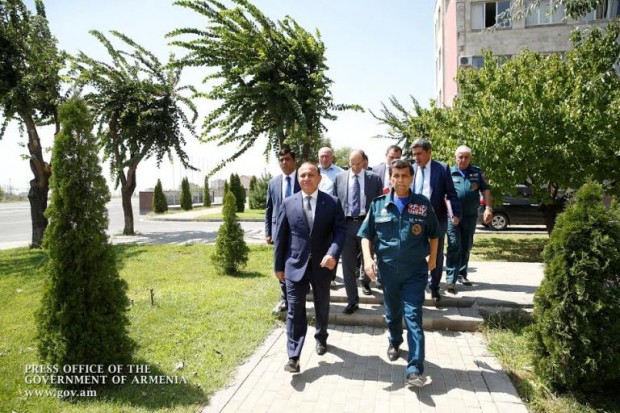 Премьер-министру Армении представили ход ремонта нового корпуса МЧС