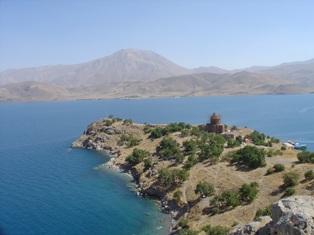 Պատարագից առաջ ավելացել է Վանի Աղթամար կղզի այցելող զբոսաշրջիկների թիվը