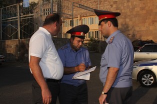 «Աքլորացած» երիտասարդները հավաքվել էին «ռազբորկայի» դպրոցի բակում (վիդեո, ֆոտոռե