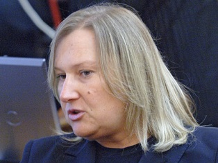 Жена Лужкова судится с НТВ и РТР за их правду