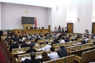 Այսօր իր աշխատանքներն է սկսում ԱԺ նստաշրջանը, իսկ դահլիճը դեռ պատրաստ չէ