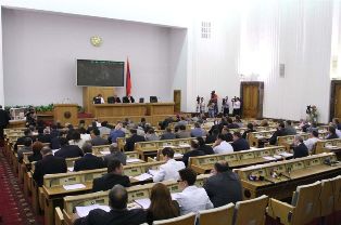 ԱԺ-ն զինվում է բազկաթոռներով