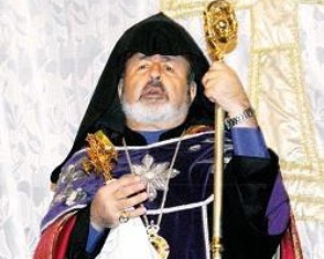 Archbishop Aram Ateshyan met with bunch of roses in Van