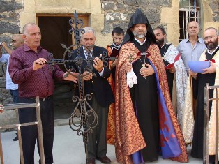 Օծվել է Ճոճկան գյուղի Լորիս Մելիքովի մոր բարերարությամբ կառուցված եկեղեցու խաչը