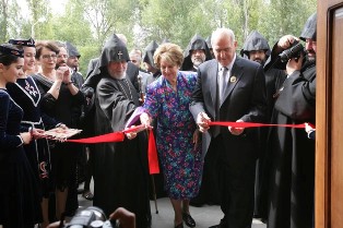 Վանաձորում Հայորդյաց տուն է բացվել` բարերարներ տեր եւ տիկին Բեդեւյանների մասնակց