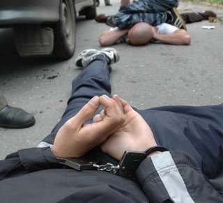 Горе-менеджеры выпрыгнули из окна во время обыска в Москве