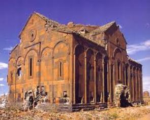 Պոլսո պատրիարքը «սխալ քայլ» է համարում Անիի Մայր տաճարում աղոթք անելու համար թու