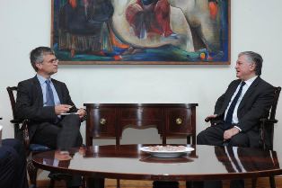 Էդվարդ Նալբանդյանն ու Պիտեր Սեմնեբին քննարկել են Հայաստան-ԵՄ համագործակցության հ