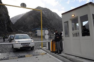 Problems on Upper Lars checkpoint are technical, Armenian, Georgian FMs say