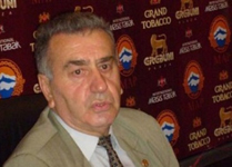 Ռաֆիկ Պետրոսյան. Տիգրան Կարապետյանը գլուխը քարովն ա տվել, երեսն էլ պատով