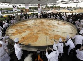 World’s biggest omelette made in Turkey (photos)