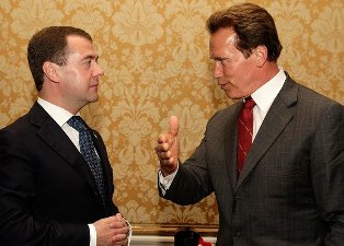 Медведев предложил Шварценеггеру стать мэром Москвы