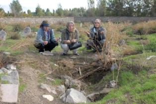 Turkish hunters for hidden “Armenian treasure” desecrate graves and dump skeleto