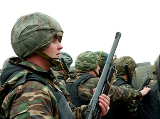 В воинской части Казахстана произошел пожар: сгорели танки, взорвались боеприпас