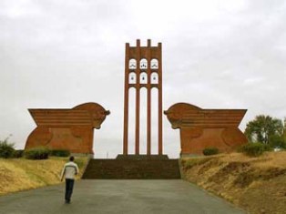 «Սարդարապատ». Ստեղծված համակարգն իր գոյությամբ խթանում է Հայաստանի հայաթափումը