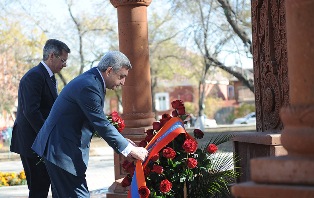 Президент Армении возложил цветы к армянскому хачкару в Астрахани
