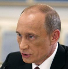 Ukrainian journalists noticed big bruise on Putin’s face (video)