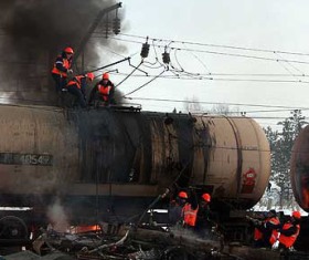 В Польше на железнодорожных путях горят вагоны с бензином