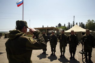 Զատուլին. Չպետք է դանդաղեցնել Հայաստանում ռուսական ռազմակայանի տեղակայման ժամկետ