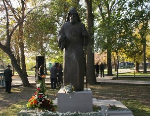 Состоялось открытие памятника Католикосу Вазгену I