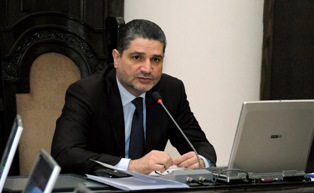 Премьер-министр Армении обещает продолжить кадровые перестановки