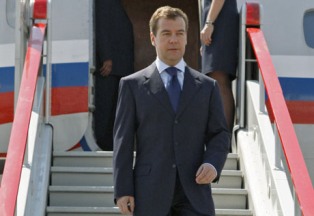 Медведев прибыл в Баку