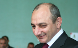 Բակո Սահակյանը Գլենդեյլի առանձնատներից մեկում հանդիպել է հայ համայնքի ներկայացու