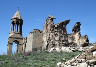 Ախալցխայի Երեւման Ս. խաչ եկեղեցու խաչքարերը հանվել են եւ փոխադրվել գավառագիտական