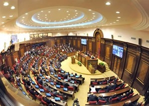 Հայաստանի խորհրդարանի նիստն սկսվել է լռության րոպեով