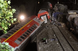 Հունաստանում ուղեւորատար գնացք է շրջվել