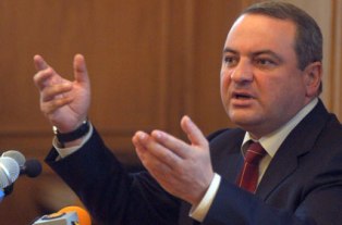 Կարեն Կարապետյանը հերքում է իր պաշտոնանկության մասին լուրերը