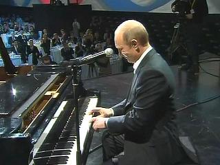 Պուտինը երգել է եւ նվագել դաշնամուր (վիդեո)