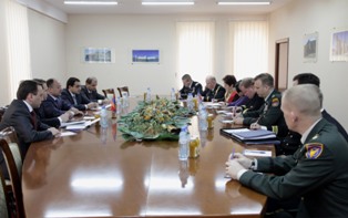 Глава Минобороны Армении принял делегацию европейского командования США