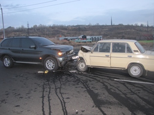 «ՎԱԶ-2106»-ը հարվածել է ՊԵԿ-ի հերթափոխի պետին պատկանող «BMW X5»-ին (ֆոտո)