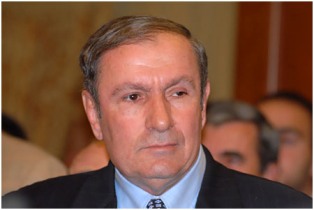 «168 ժամ». Լեւոն Տեր-Պետրոսյանը հավաքագրում է «աբիժնիկների՞ն»