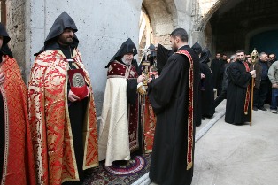 Օրհնության կարգ է կատարվել Մայր Աթոռի հին Վեհարանի նորոգության եւ վերակառուցման