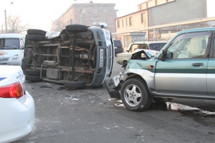 «Միթսուբիշի Պաջերոյի» հարվածից բեռնատար «Գազելը» շուռ է եկել. «Միթսուբիշիի» վարո