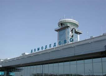 В аэропортах «Домодедово» и «Шереметьево» пассажиров держали голодными