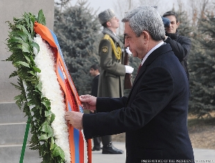 Armenian President visited Yerablur cemetery